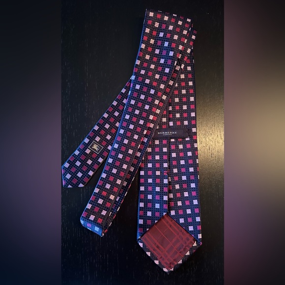 Burberry tie - Picture 2 of 2